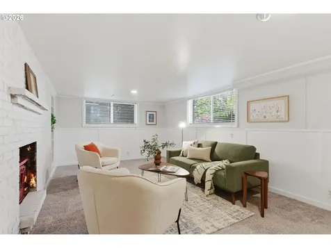 1212 SW Chestnut Drive Portland OR 97219