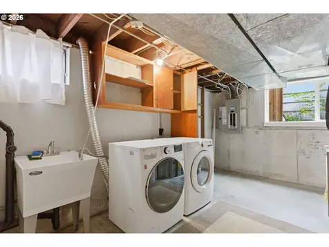 1212 SW Chestnut Drive Portland OR 97219