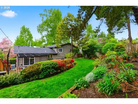 1212 SW Chestnut Drive Portland OR 97219