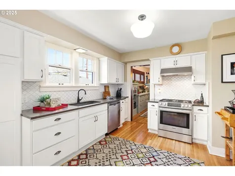 7037 NE Cleveland Avenue Portland OR 97211