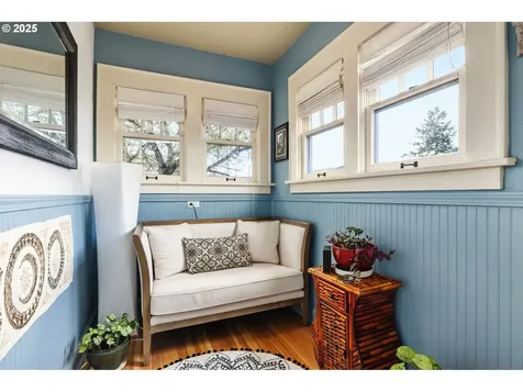 7037 NE Cleveland Avenue Portland OR 97211