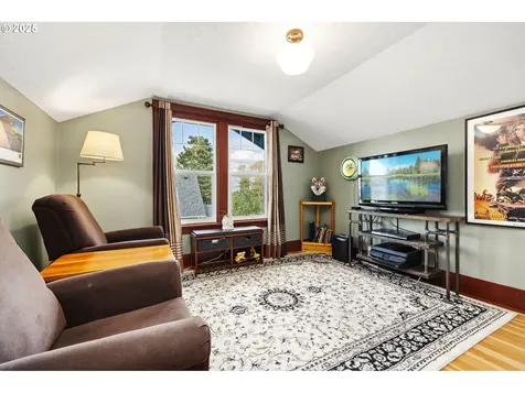 7037 NE Cleveland Avenue Portland OR 97211