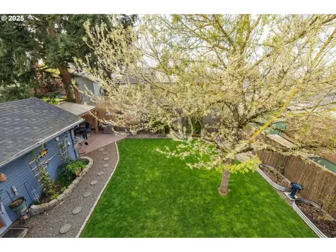 7037 NE Cleveland Avenue Portland OR 97211
