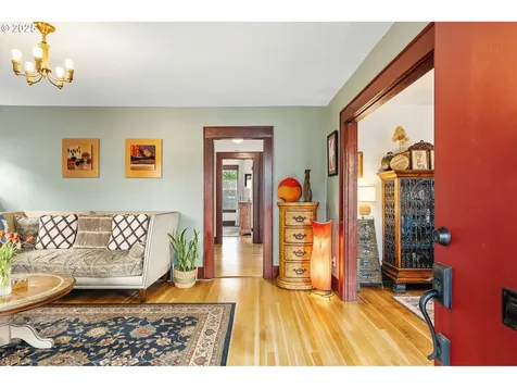 7037 NE Cleveland Avenue Portland OR 97211