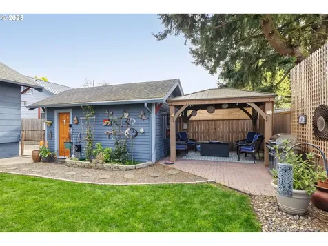 7037 NE Cleveland Avenue Portland OR 97211