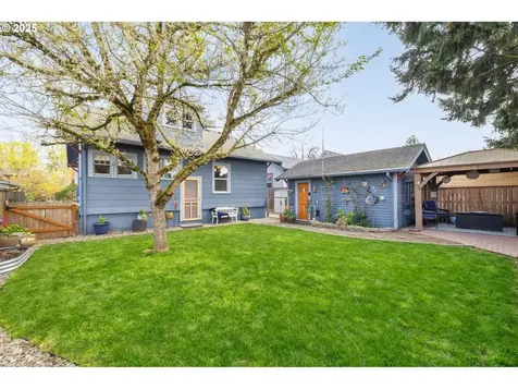 7037 NE Cleveland Avenue Portland OR 97211
