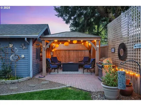 7037 NE Cleveland Avenue Portland OR 97211