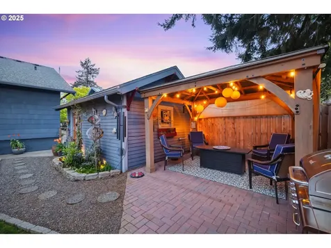 7037 NE Cleveland Avenue Portland OR 97211
