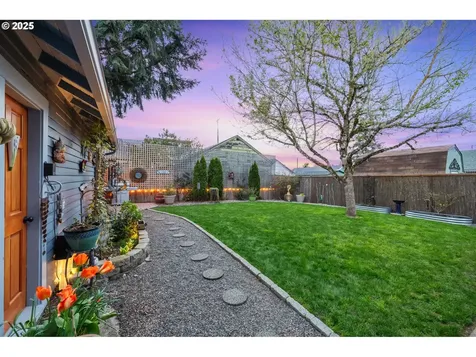 7037 NE Cleveland Avenue Portland OR 97211