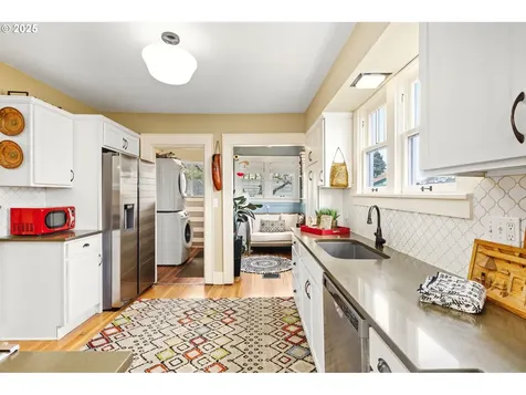 7037 NE Cleveland Avenue Portland OR 97211