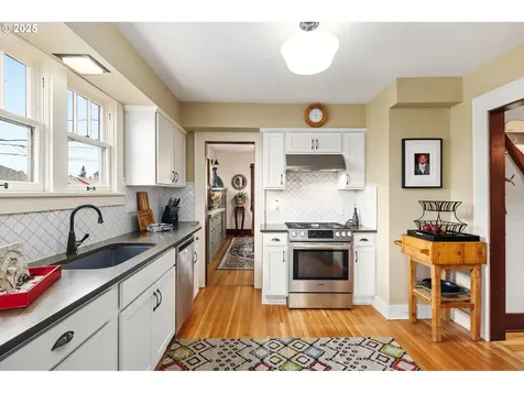 7037 NE Cleveland Avenue Portland OR 97211