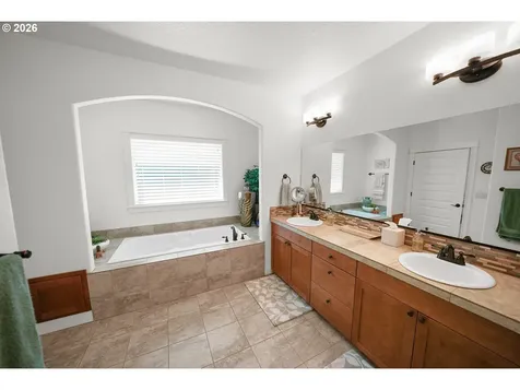 331 SE 13th Place Canby OR 97013