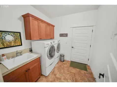 331 SE 13th Place Canby OR 97013