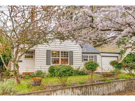 514 SE 61st Avenue Portland OR 97215