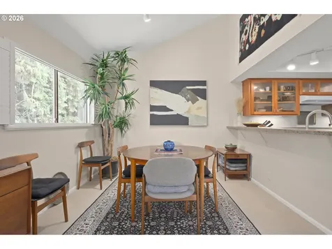 2094 Lake Isle Drive Eugene OR 97401