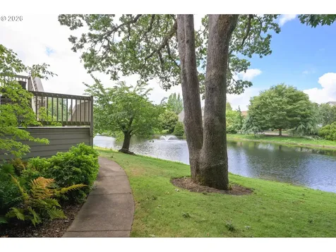 2094 Lake Isle Drive Eugene OR 97401