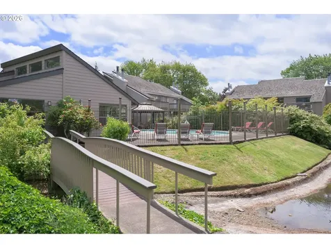 2094 Lake Isle Drive Eugene OR 97401