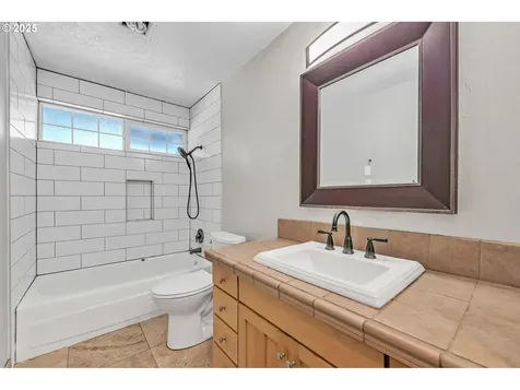 2295 Laurelhurst Drive Eugene OR 97402