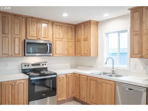 3253 Comber Court NE Salem OR 97305