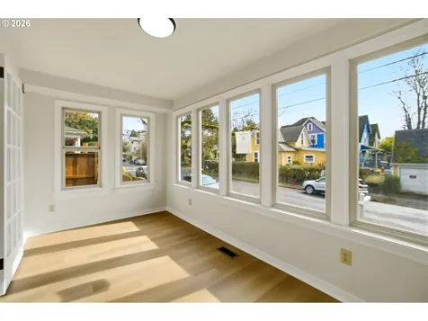 1421 SE Pine Street Portland OR 97214