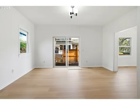 1421 SE Pine Street Portland OR 97214