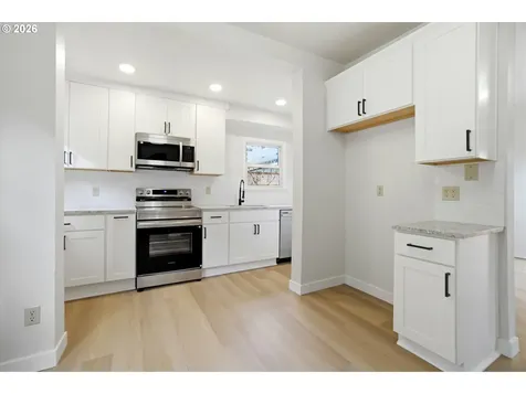1421 SE Pine Street Portland OR 97214