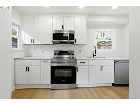1421 SE Pine Street Portland OR 97214