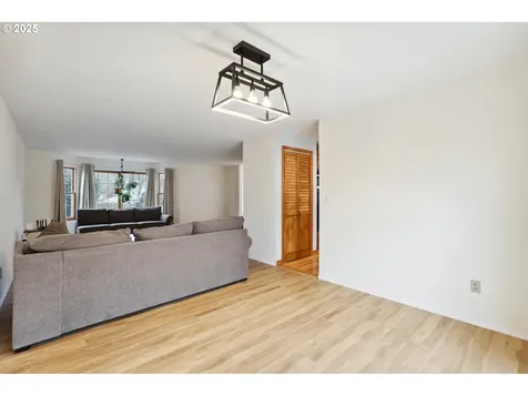 2853 SE Maple Street Hillsboro OR 97123