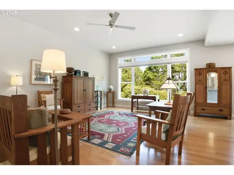 38 Fawn View Lane Florence OR 97439