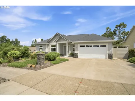 38 Fawn View Lane Florence OR 97439