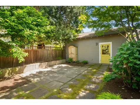 2626 NE 10th Avenue Portland OR 97212