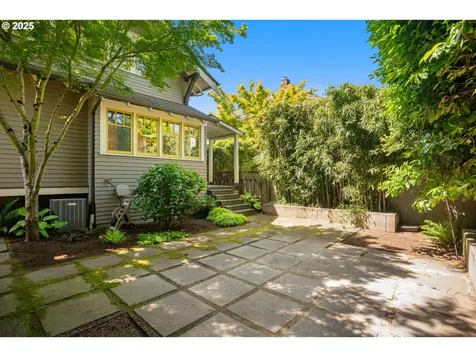 2626 NE 10th Avenue Portland OR 97212