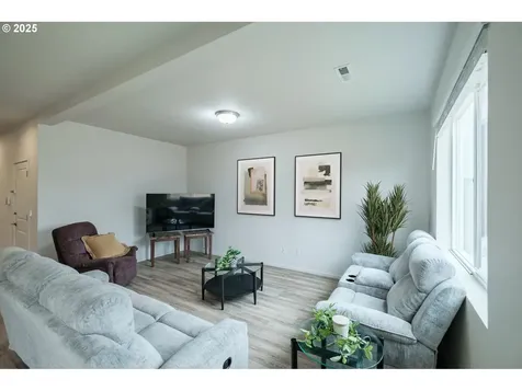 5019 Gemini Avenue NE Salem OR 97305