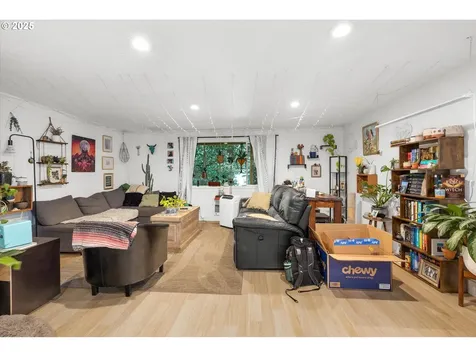 1622 SE Clatsop Street Portland OR 97202