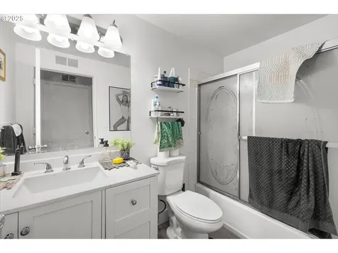 1622 SE Clatsop Street Portland OR 97202