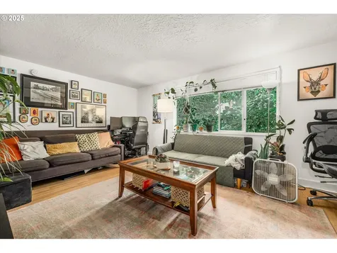 1622 SE Clatsop Street Portland OR 97202