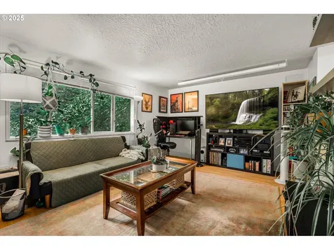 1622 SE Clatsop Street Portland OR 97202