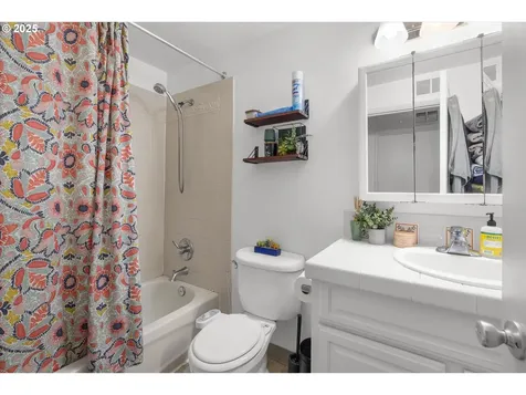 1622 SE Clatsop Street Portland OR 97202