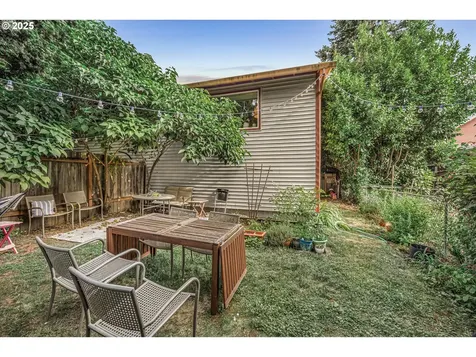 1622 SE Clatsop Street Portland OR 97202
