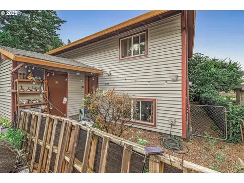 1622 SE Clatsop Street Portland OR 97202