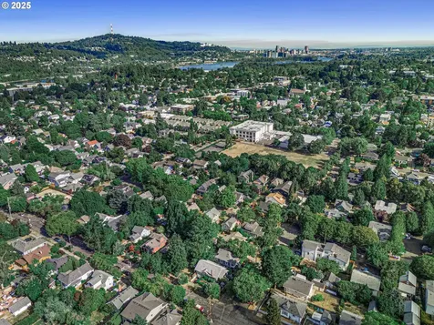 1622 SE Clatsop Street Portland OR 97202