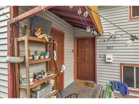 1622 SE Clatsop Street Portland OR 97202