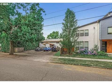 1622 SE Clatsop Street Portland OR 97202