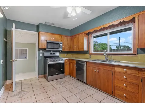 5918 SE 84th Avenue Portland OR 97266