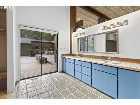 1993 Fircrest Drive Eugene OR 97403