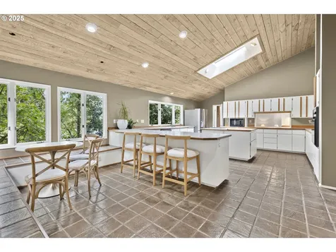 1993 Fircrest Drive Eugene OR 97403