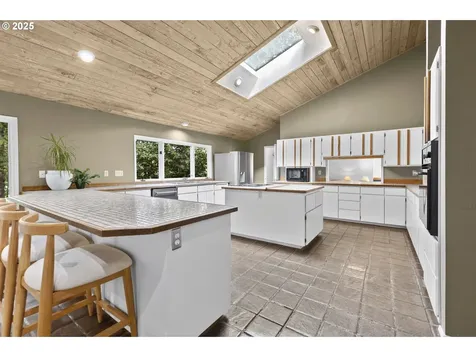 1993 Fircrest Drive Eugene OR 97403