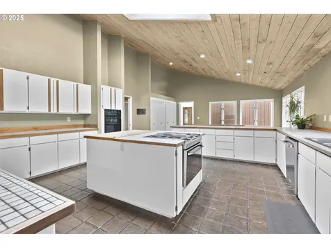 1993 Fircrest Drive Eugene OR 97403