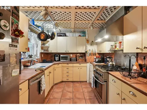 501 SE 157th Avenue Portland OR 97233