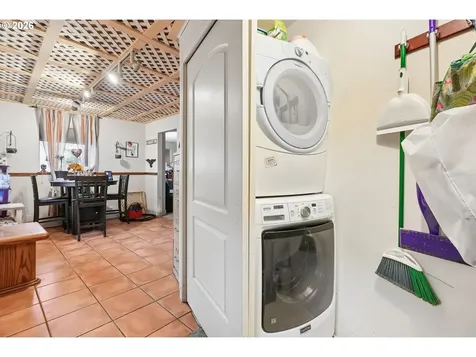 501 SE 157th Avenue Portland OR 97233